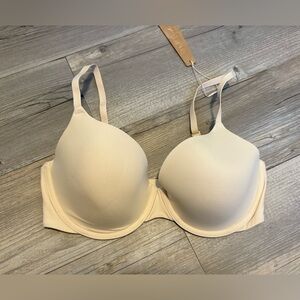 SKIMS Kim Kardashian Fits Everybody Tshirt bra 34D new with tags